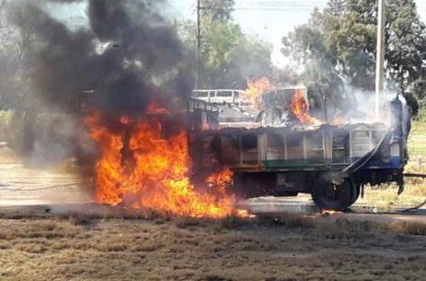 Se incendió completamente camión sobre ruta 38