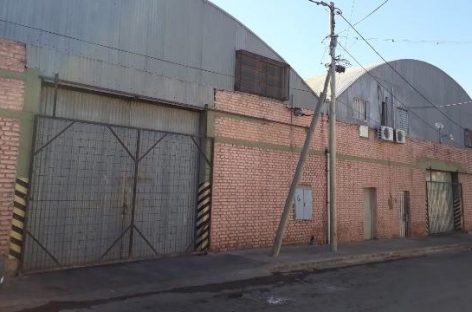 Reducción horaria y salarial a operarios de una fábrica