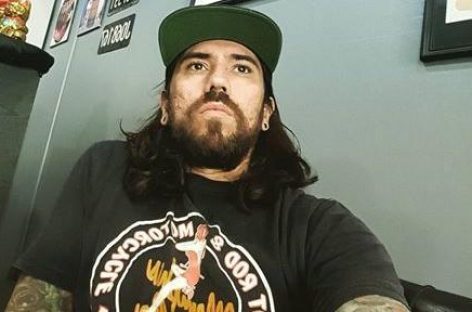 Tatuador acusado de filtrar fotos desnuda de su ex contraataca