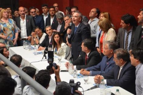 Respaldo del hombre fuerte del PJ nacional a Carlos Menem