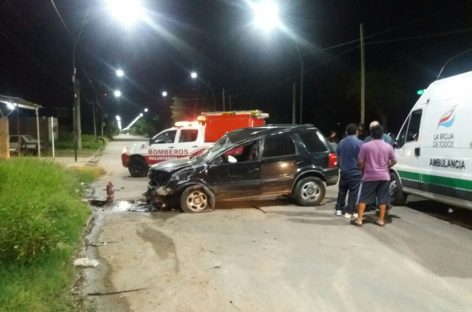 Volcó su camioneta, la destruyó pero salió ileso