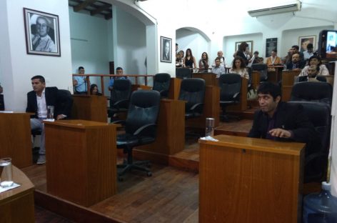 Capital. No hubo quórum y se cayó la asunción del concejal Nº15
