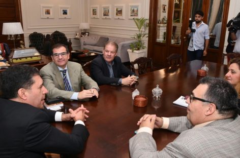 El gobierno y la oposición abrieron un canal de diálogo