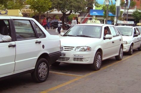 Golpe al bolsillo. Los taxis y remises aumentan un 20%
