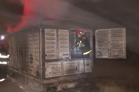 Se incendió camión de encomiendas que venía de Córdoba a La Rioja