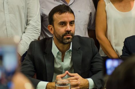 Felipe Alvarez no descarta ir por la intendencia en 2019