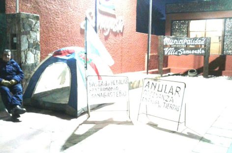 Sanagasta. Instaló una carpa en el municipio contra la donación de tierras