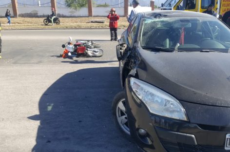 Una imprudencia vial dejó a un cadete peleando por su vida
