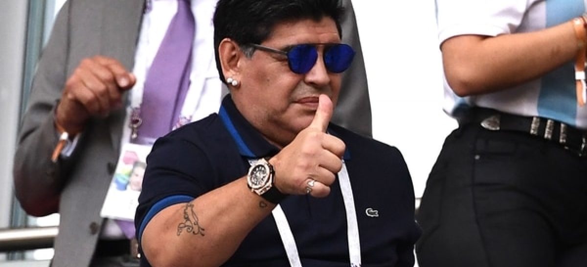 Maradona dice que dirige gratis a la Selección