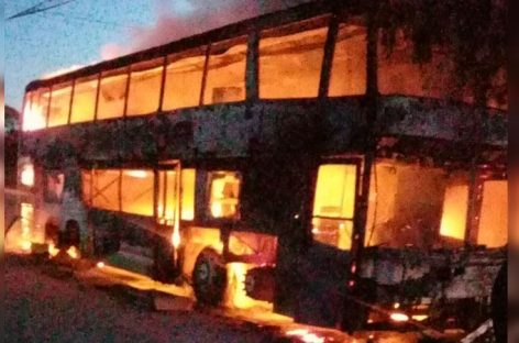 Se incendió un colectivo de larga distancia en Aimogasta