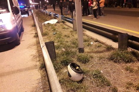 Perdió el control, embistió el guardarrail y murió en el acto