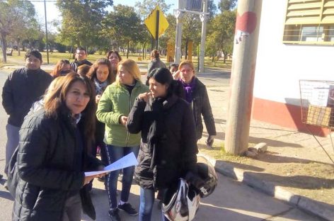 Separan del cargo a docente acusada de golpear e insultar alumnos