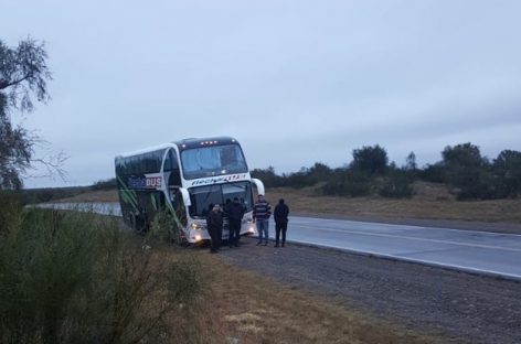 Se rompió el colectivo de Flecha Bus y estuvieron 9 horas varados
