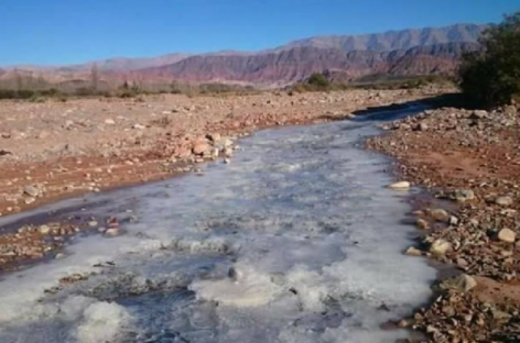 Las bajas temperaturas congelaron ríos en Famatina