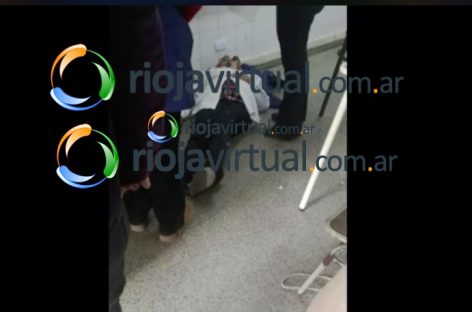 Alumnos dejaron a docente con tres costillas fisuradas