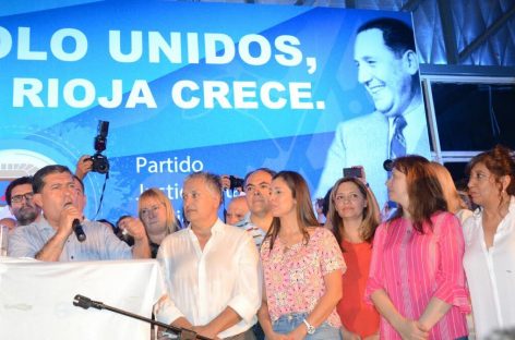 Casas al mejor estilo Menem: «Todos unidos triunfaremos»