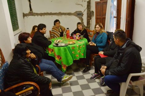Madera con los tapones de punta contra el retroactivo al gas