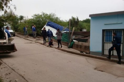 Borracho, robó un camión y lo estrelló contra una vivienda