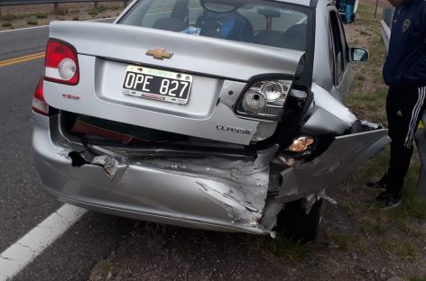 Se durmió en la ruta y chocó su auto contra un árbol