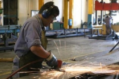 Otra empresa cierra sus puertas y despide docenas de empleados