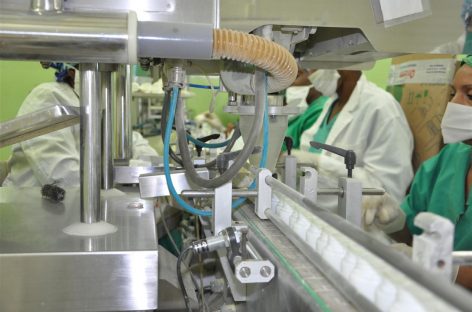 Laboratorios Beta reduce jornadas laborales y recorta salarios