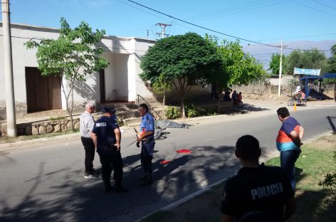 Tragedia. Cayó de su moto sin casco y le costó la vida