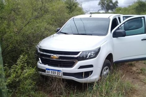 Le hicieron dedo, frenó y le robaron su camioneta 4×4