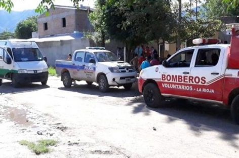 Con 14 años manejaba una moto, perdió el control y atropello a un bebé