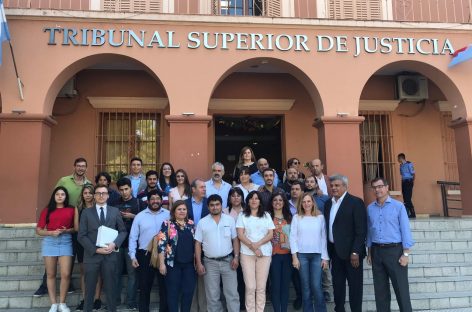 Consulta popular. Vía judicial, la oposición busca frenar la votación