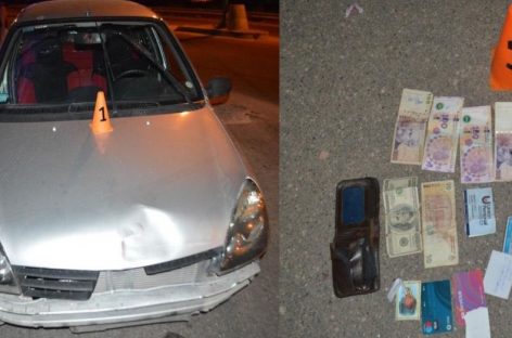 Se tiró del auto porque estaba siendo golpeada por su pareja