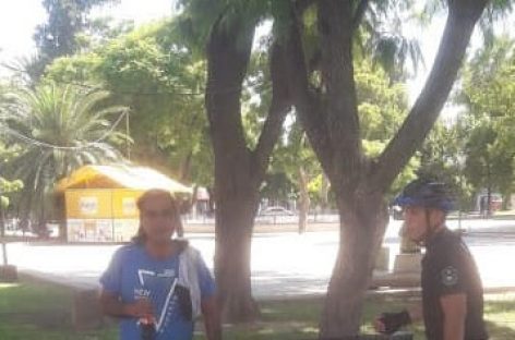 Tiene HIV y amenaza con contagiar quienes no le dan plata