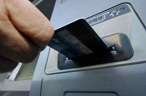 Riojano fue detenido con 62 tarjetas de débito en un cajero automático