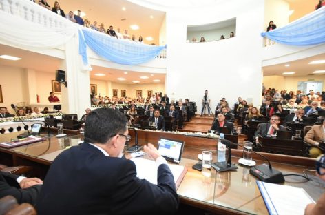 Casas contra la oposición por la «judicialización» de la política