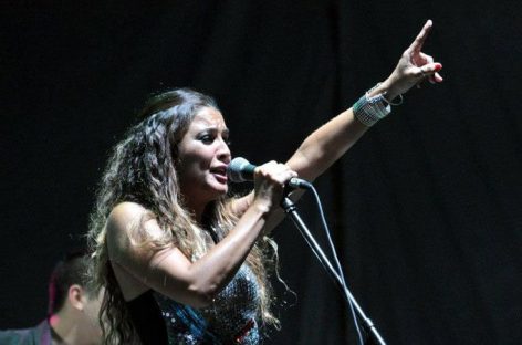 Fue detenida cantante riojana acusada de agredir policías