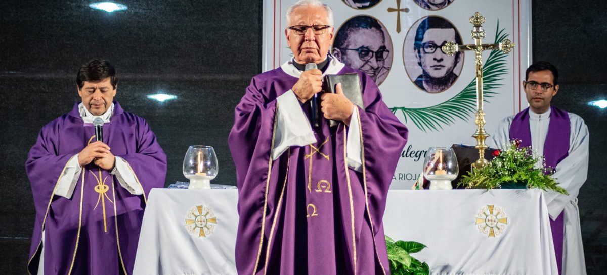 Otra misa del padre Betancourt convocó miles de riojanos
