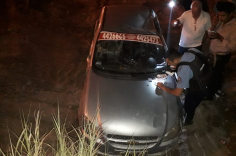 Volcó su remis, lo destruyó y fugó del lugar