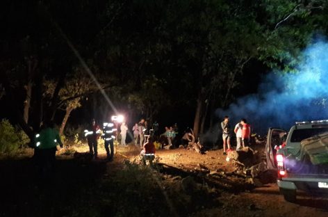 Rescatan a más de una docena de jóvenes atrapados en la montaña