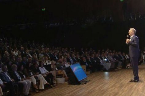 Macri: «hay que remarla un poco más, sin llorarla»