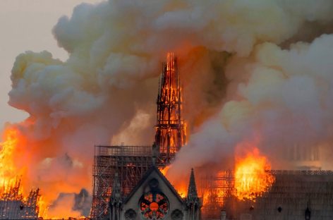 Incendio en Notre Dame. Fue controlado pero los daños son devastadores