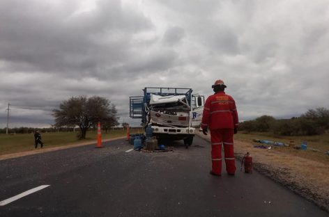 Chocaron dos camiones y no fue tragedia de milagro