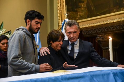 Macri dijo presente en  el último adiós a Héctor Olivares en el Congreso