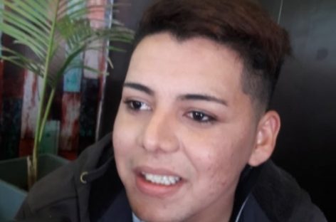 Es gay, pensó en suicidarse por la discriminación y hoy busca concientizar