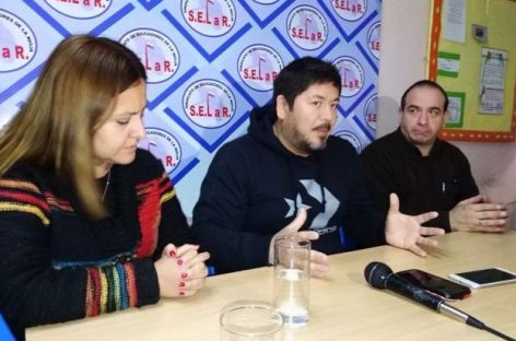 Los docentes presionan para que se reabra la paritaria
