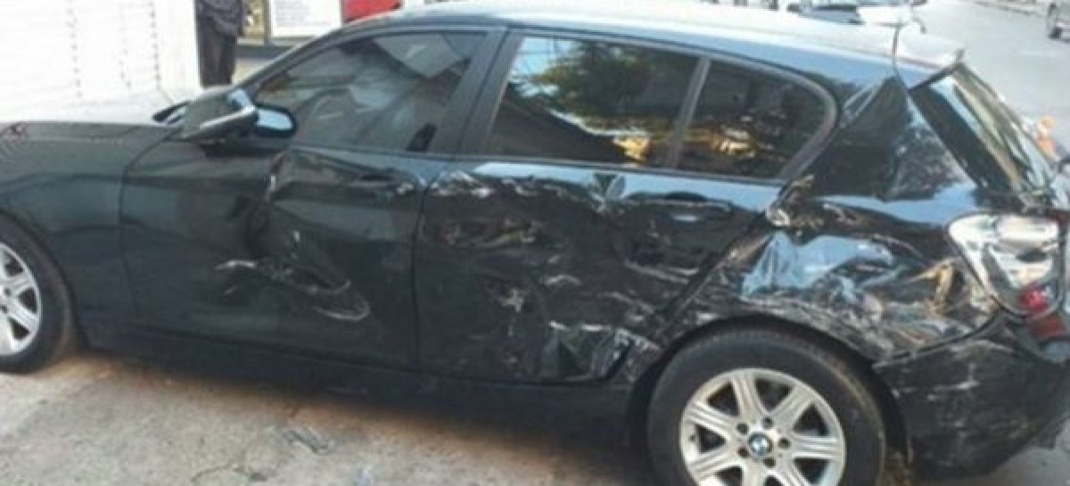 Una mujer descubrió a su marido con otra y le destrozó el auto