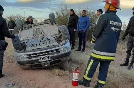 Cinco docentes volcaron en su auto pero resultaron ilesas