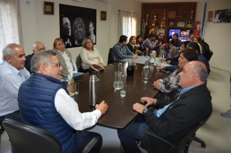 Beder no se baja: promesas a gremios y respaldo a CFK