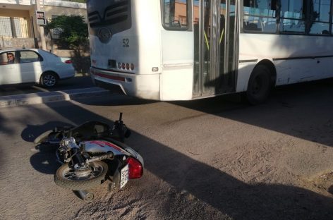 Manejaba una moto con 14 años, chocó y sufrió una amputación