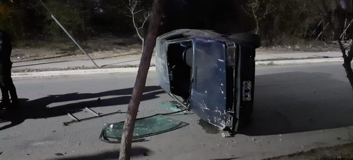 Chocó un árbol. No hubo test porque el alcoholímetro estaba descalibrado