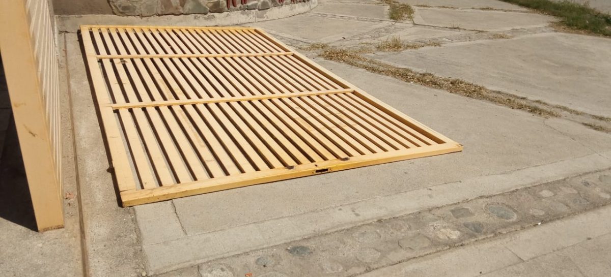 Cayó un portón en el zoo Yastay y causó graves lesiones a menor