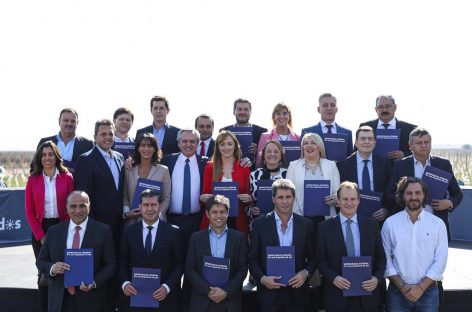 Si es presidente, Fernández prometió reuniones de gabinete en todo el país